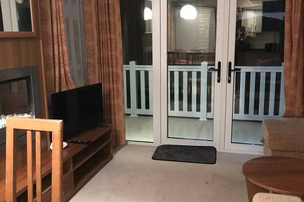 8 Berth Caravan with Veranda - Pet Friendly in Camber Sands, Camber