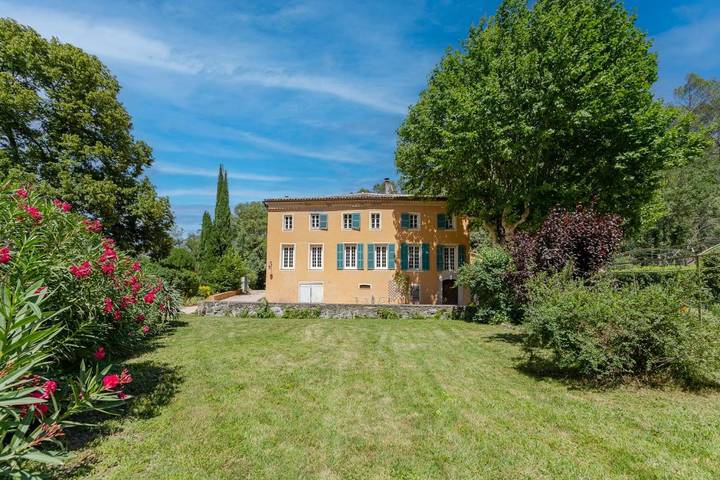 Location de vacances pour 15 personnes, avec jardin ainsi que vue et piscine à Brignoles - 2