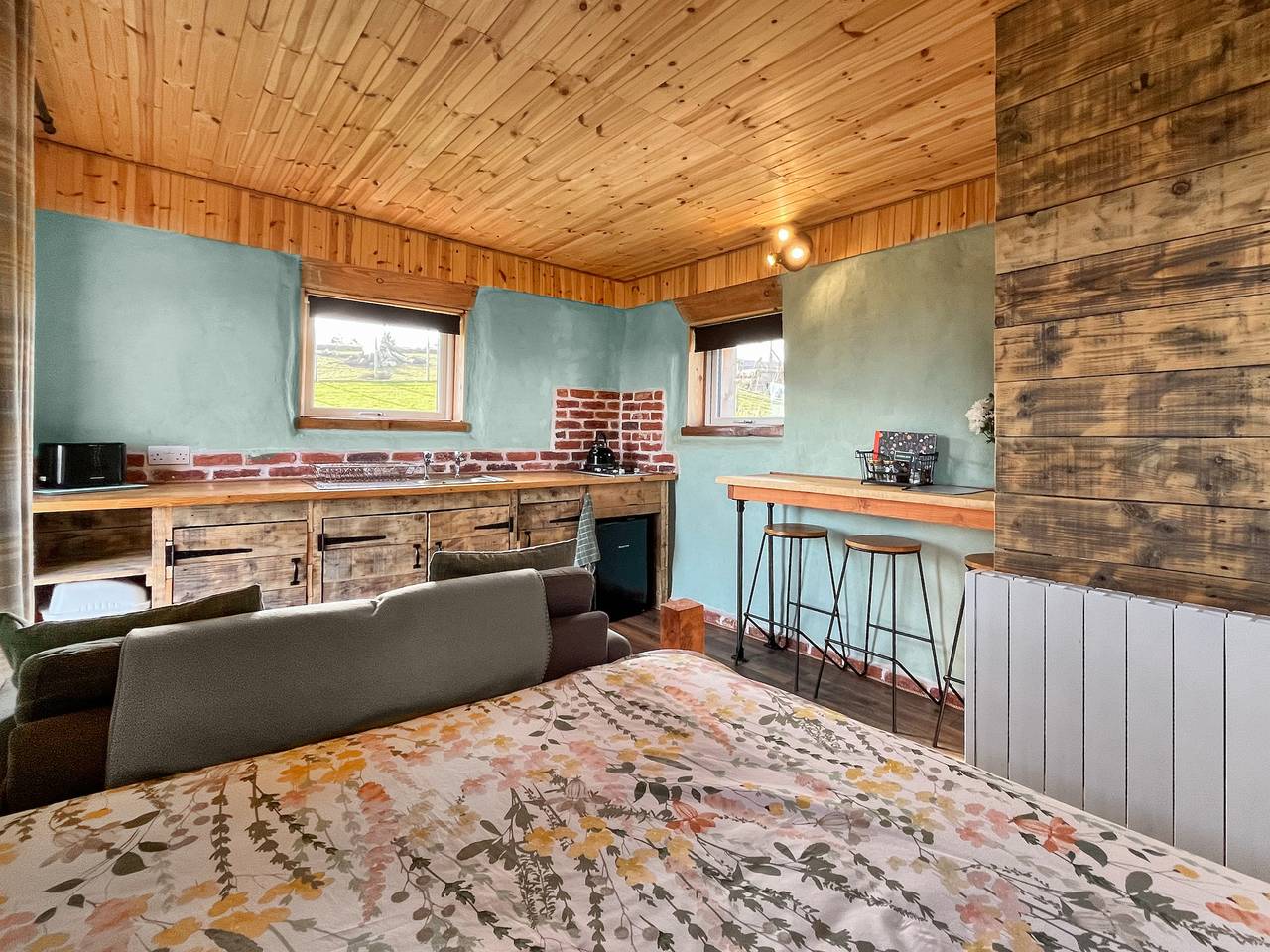 Honeysuckle Bale Cabin - Uk49073 in Moray