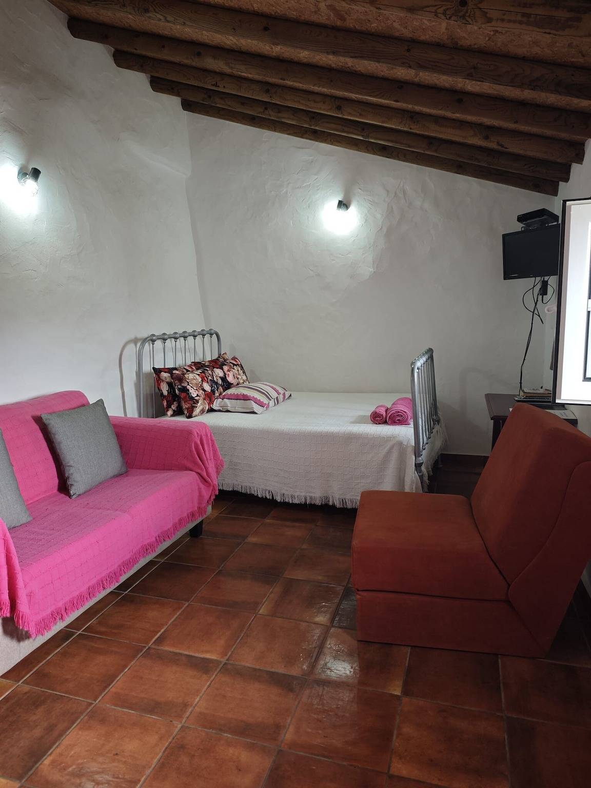 Ganze Wohnung, Apartment 'Casa Do Moiral' mit Bergblick, Gemeinschaftspool und Wlan in Saboia, Costa Alentejana