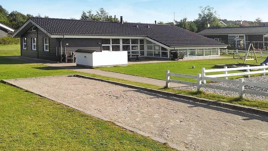 Ferienhaus für 15 Personen, mit Whirlpool und Terrasse sowie Pool und Sauna in Lyngsbæk Strand