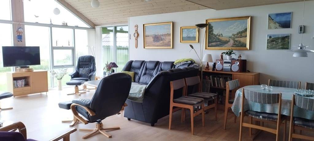 Skønt sommerhus med udsigt over Limfjorden. Huset ligger tæt på Feggesund i mindre sommerhusområde.  in Morsø, Limfjord Nordjütland