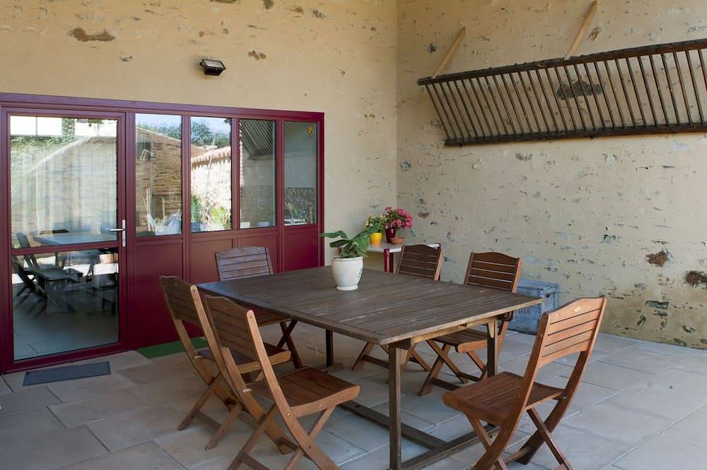 Côté cour, côté jardin in Les Essarts, Vallée de la Loire