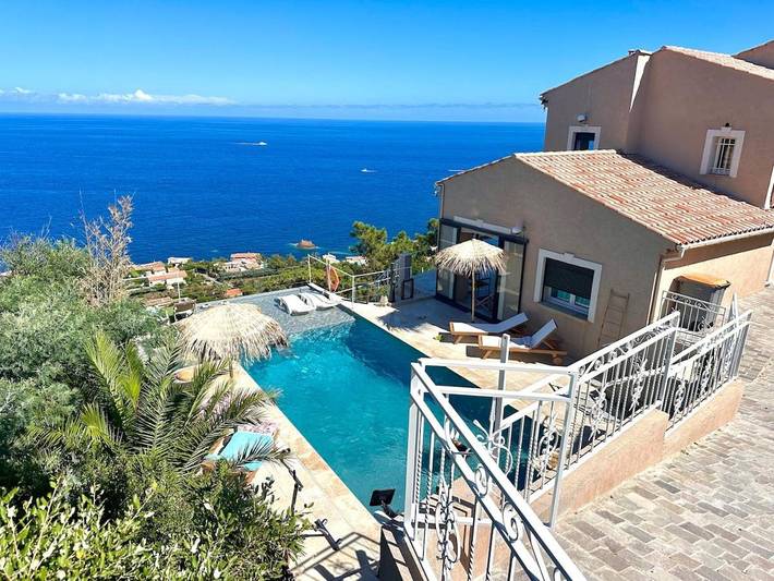 Villa pour 12 personnes, avec vue ainsi que piscine et jardin, animaux acceptés dans Anthéor