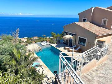 Villa pour 12 personnes, avec piscine ainsi que vue et jardin, animaux acceptés dans Anthéor