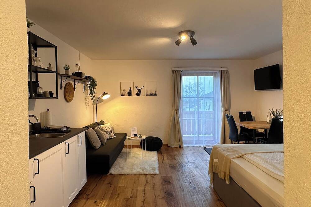 Ganze Wohnung, Ferienwohnung Rosa 35qm mit Balkon in Schechen, Landkreis Rosenheim