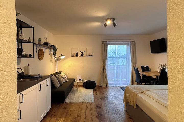 Ganze Wohnung, Ferienwohnung Rosa 35qm mit Balkon in Schechen, Landkreis Rosenheim