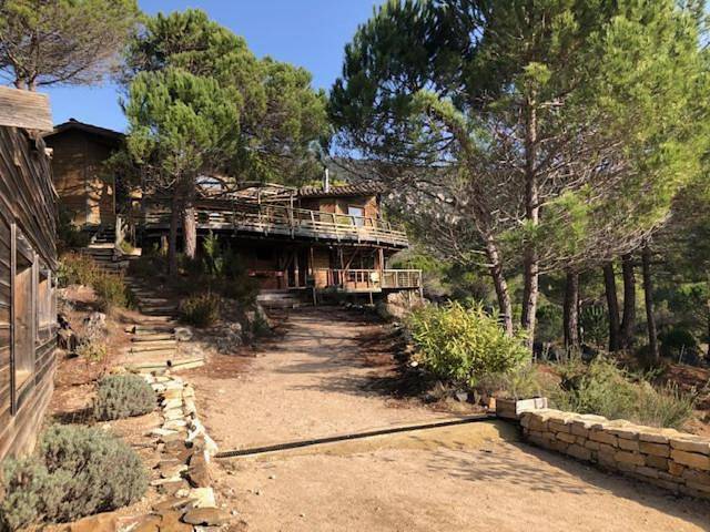 Maison d’hôte pour 4 personnes, avec piscine et jardin ainsi que vue et terrasse