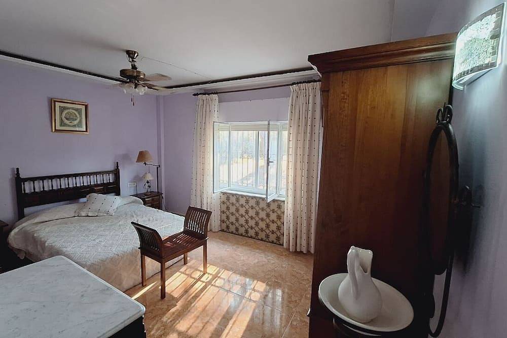 Chalet en La Yedra.*Ideal para grupos y familias, niños menores de 3años Gratis* in Baeza, Provincia de Jaén