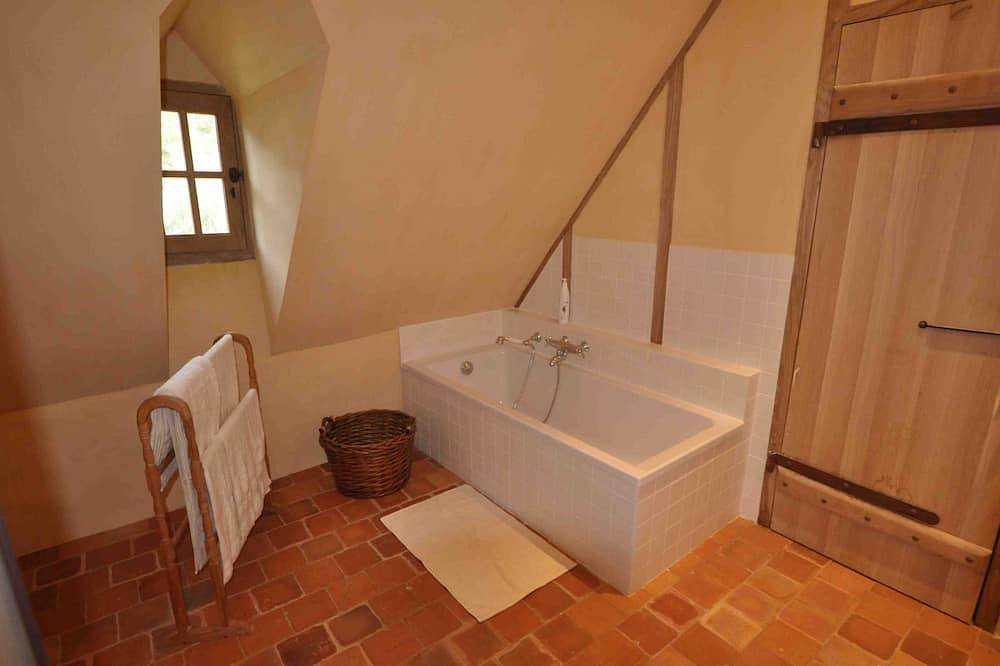 Gîte \"L'Abloux\" du Ris de Feu de 160 ha avec Piscine chauffée, Spa et Sauna in Chalais (Indre), Région de Le Blanc