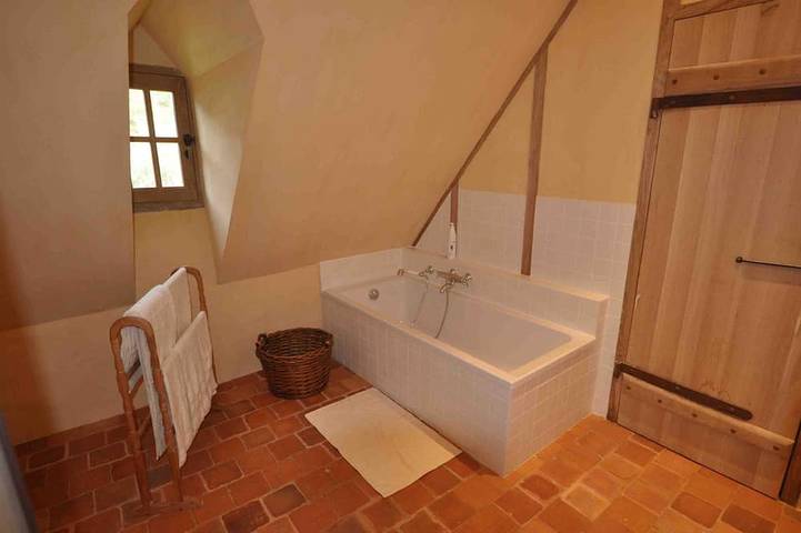 Gîte pour 2 personnes, avec sauna et jardin ainsi que jacuzzi et piscine à Chalais (Indre) - 4