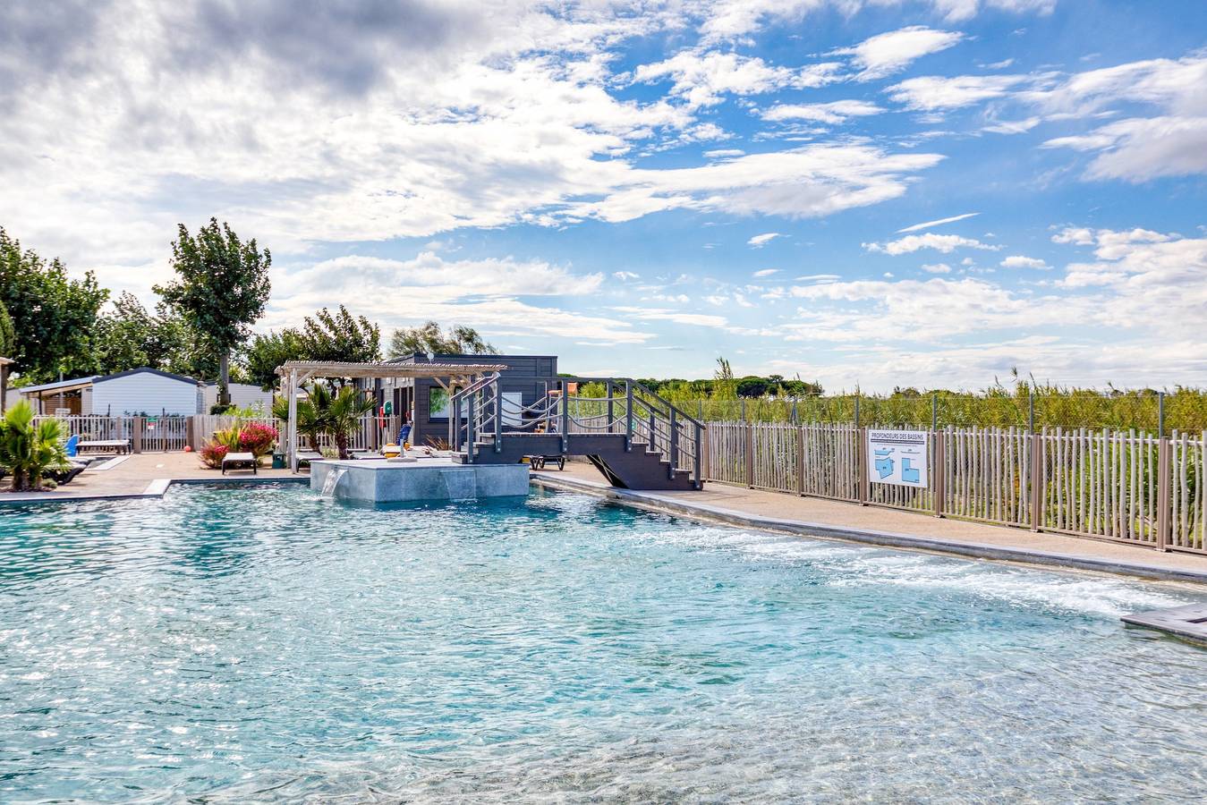 'Mobilhome 6 Pers Au Castellas' avec piscine partagée, terrasse privée et climatisation in Sète, Côte méditerranéenne (France)