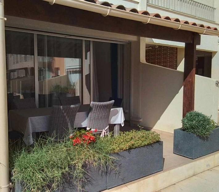 Appartement de vacances pour 6 personnes, avec vue ainsi que terrasse et piscine