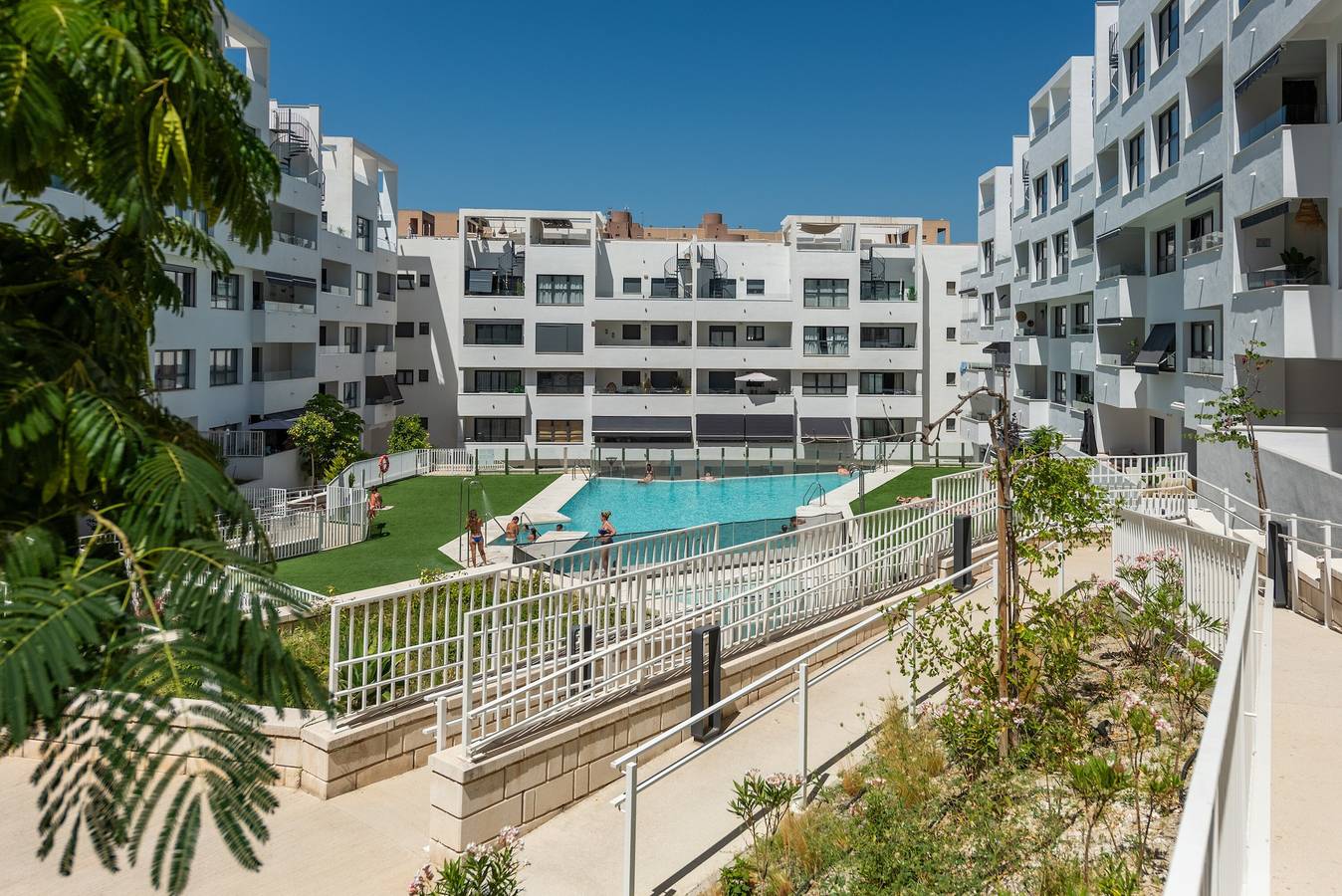 Ganze Wohnung, Ferienwohnung 'Catalina Maria' mit Gemeinschaftspool, Wlan und Klimaanlage in Estepona, Costa del Sol