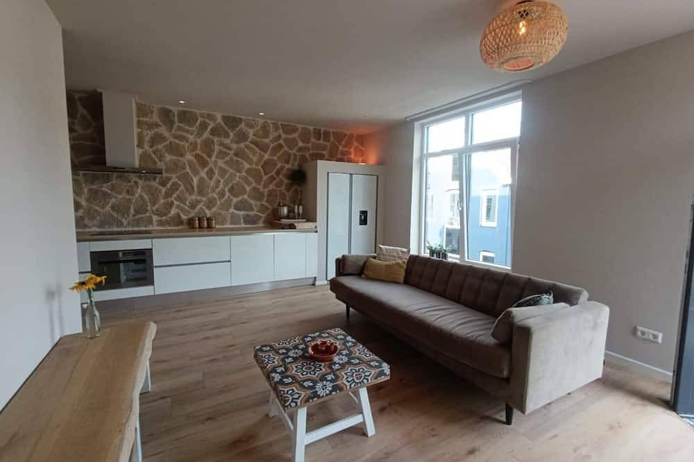 Ganze Wohnung, Mediterranean Apartment with Hot Tub & Home Cinema – Across from the Station in Bodegraven, Groene Hart