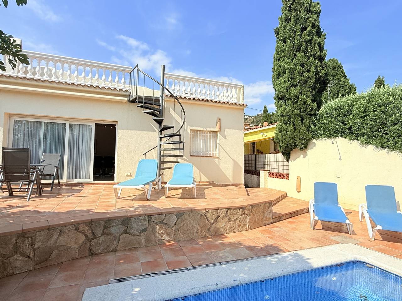 Charmante Villa mit privatem Pool und Parkplatz, nahe Roses Stränden in El Mas Fumats, Roses