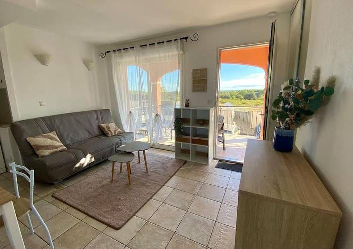 Gîte pour 4 personnes, avec piscine ainsi que terrasse et vue dans Golf de Saint-Thomas