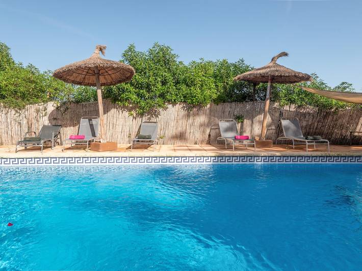 Finca für 4 Personen, mit Balkon/Terrasse und Garten sowie Pool in Porreres