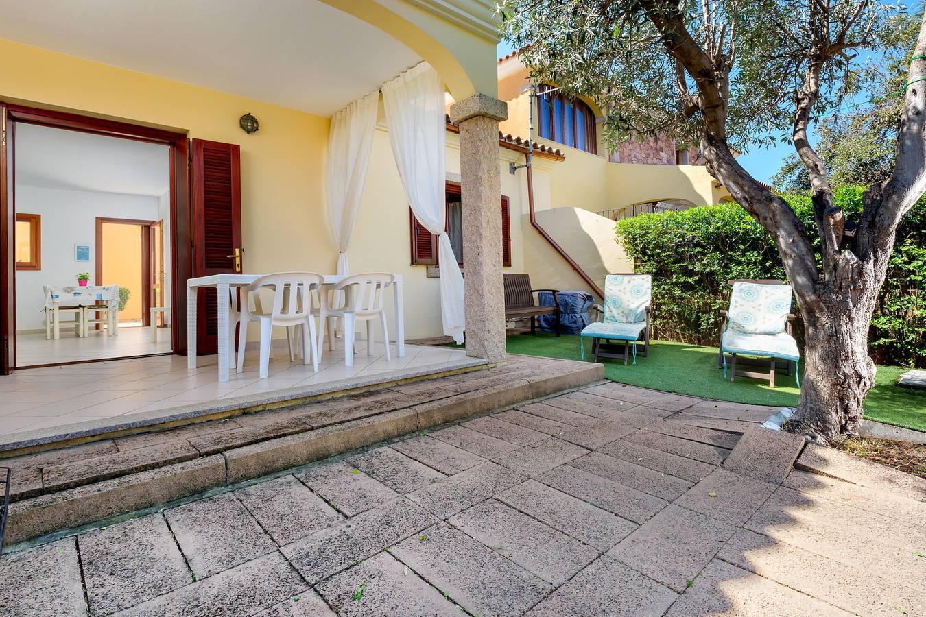 Casa vacanze 'Villa Bianca' con terrazza, giardino e Wi-Fi in San Teodoro, Olbia-Tempio