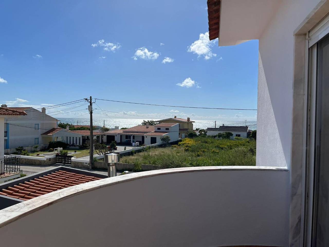 Villa 'Praia Azul Beach and Sun' con vistas al mar, jardín privado y Wi-Fi in Silveira, Distrito de Lisboa