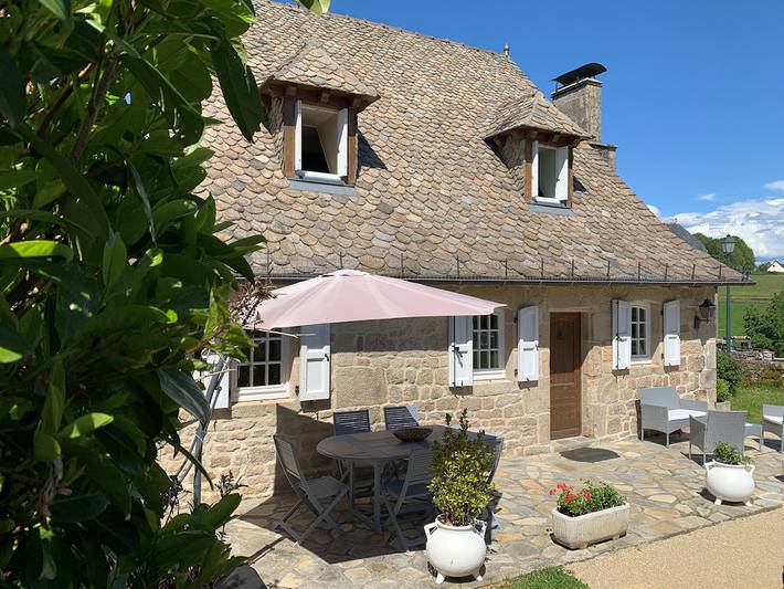 Gîte pour 6 personnes, avec terrasse, animaux acceptés à Camps-Saint-Mathurin-Léobazel - 4