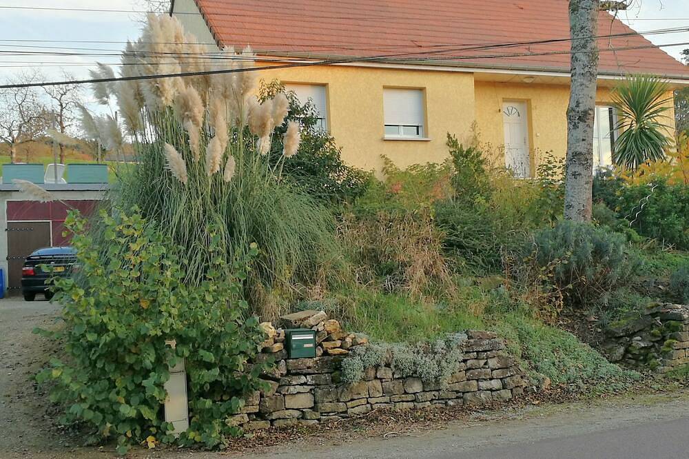 Maison de 2003 Avec Sous-sol Terrain de 990m in Chassey-le-Camp, Région de Chalon-sur-Saône