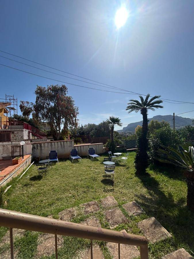 Chambre d’hôte pour 3 personnes, avec Terrasse et Jardin à Palerme - 3