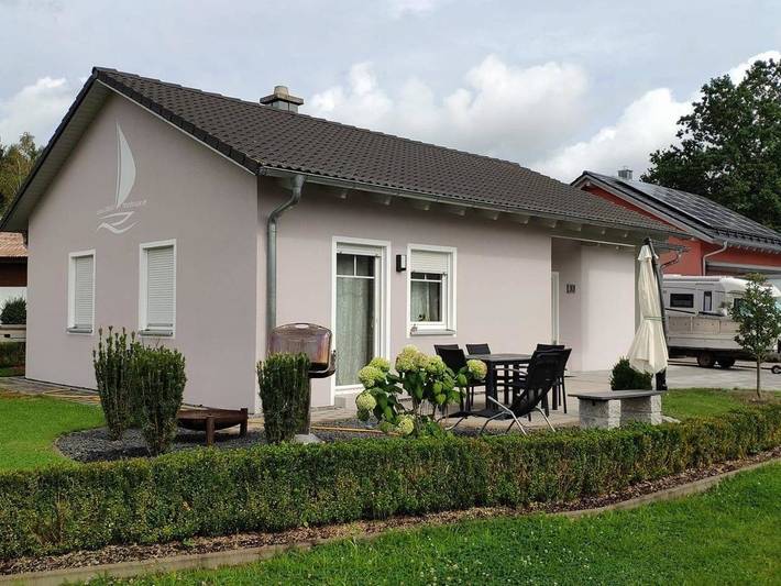 Ferienwohnung für 4 Personen, mit Balkon und Terrasse sowie Garten und Ausblick in Wackersdorf