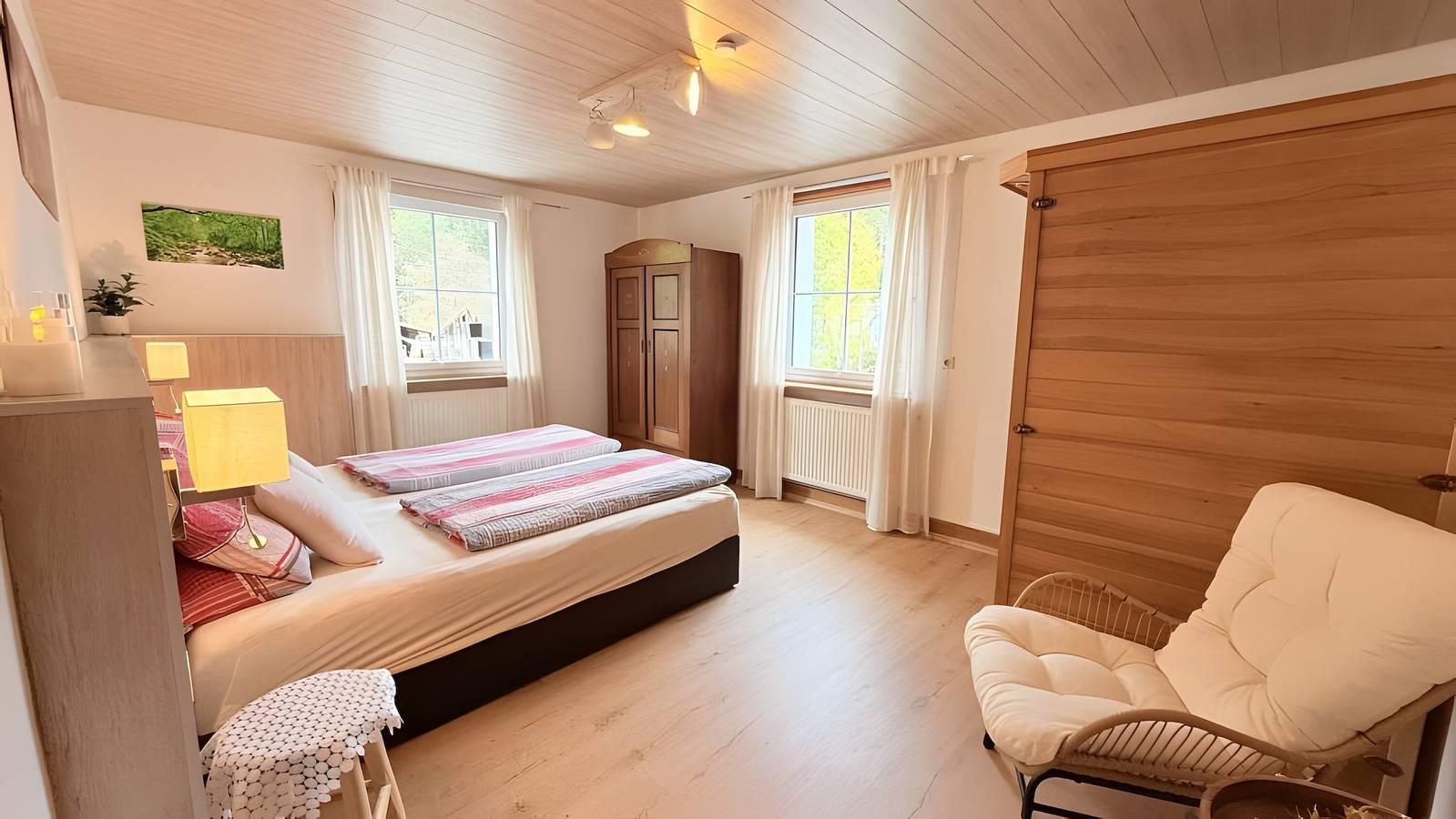 Ganze Wohnung, Hundefreundliche Ferienwohnung Wildbach 80qm, 2 Schlafzimmer, Infrarotsauna, max. 4 Personen in Enzklösterle, Nordschwarzwald
