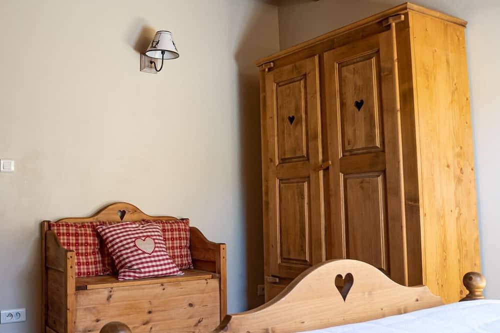 Bauernhaus aus dem 19. Jahrhundert mit ganzjährig beheiztem Innenpool. in Chabottes, Nationalpark Écrins