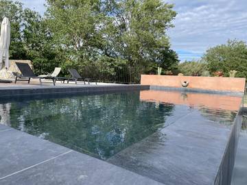 Gîte pour 6 personnes, avec jardin ainsi que terrasse et piscine à Maraussan