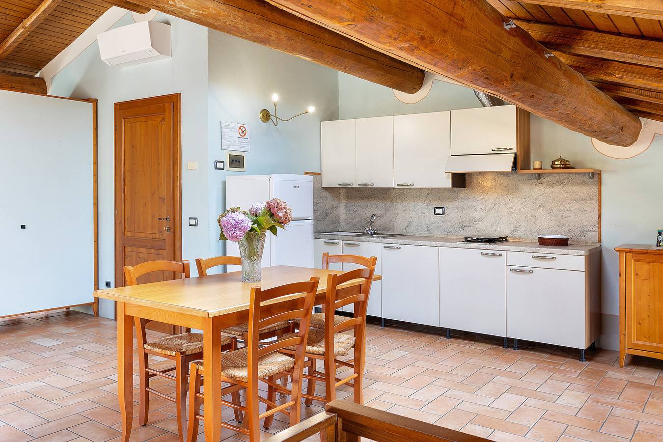 Ganzes Studio, Einzimmerapartment 'Fiordaliso' mit gemeinschaftlichem Garten, Wi-Fi und Klimaanlage in Monzambano, Mantua Provinz