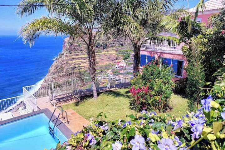 Casa de campo para 4 pessoas, com jardim e piscina e ainda varanda em Madeira