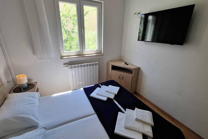 Villa Gudelj, 30m vom Meer, vollklimatisiert, Kajaks, Fahrräder, beheizter Pool in Milna, Brac