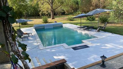 Chambre d’hôte pour 2 personnes, avec jardin ainsi que vue et piscine, animaux acceptés à Virazeil