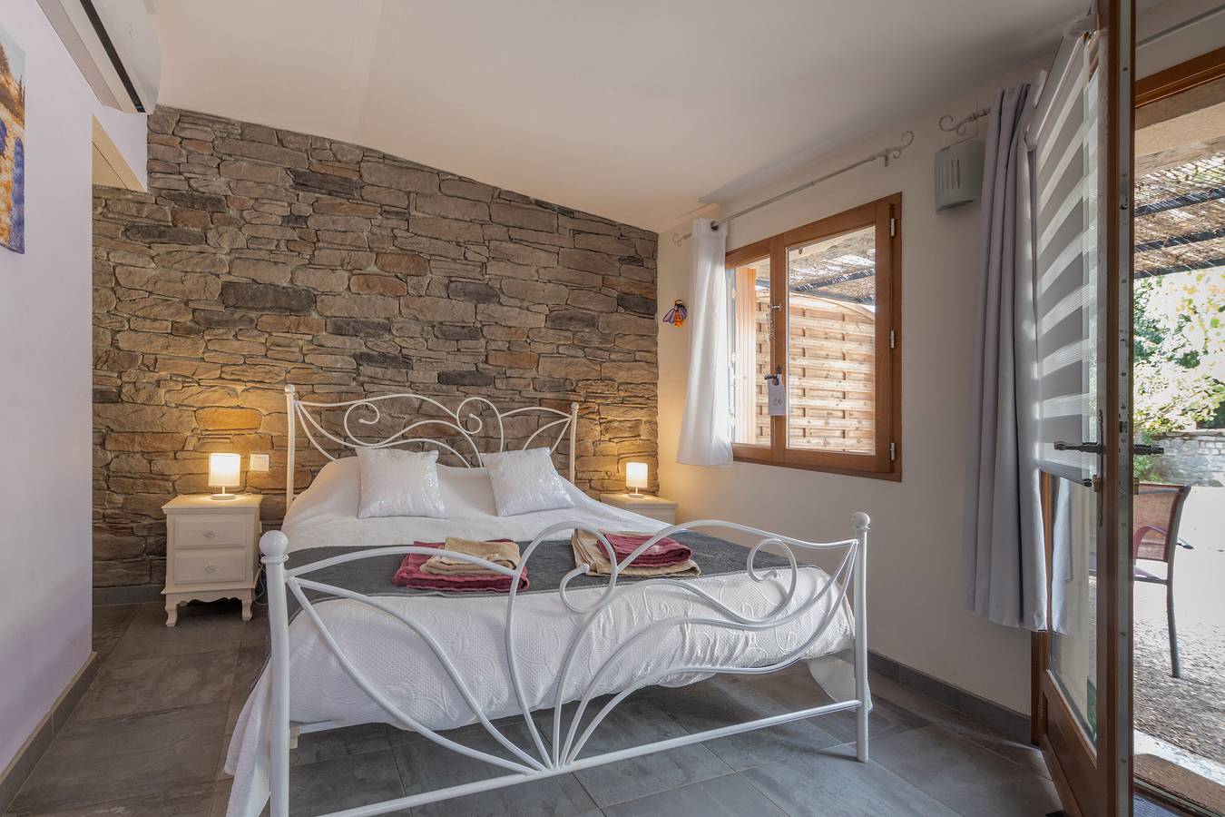 Chambre 'La Peireta' avec piscine partagée, Wi-Fi et climatisation in Saint-Alban-Auriolles, Ardèche