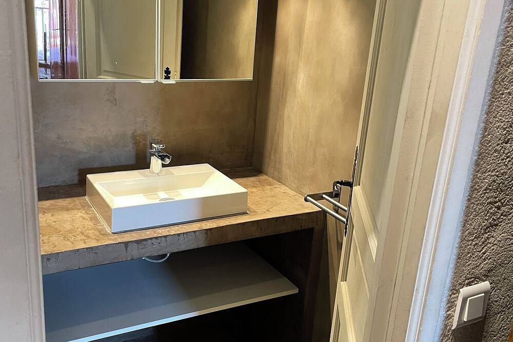 Gîte dans superbe mas en pierres cadre idyllique  , situé à 10 mn des plages. in Le Castellet, Région de Toulon