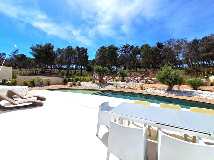 Gîte pour 8 personnes, avec jardin ainsi que terrasse et piscine à Leucate