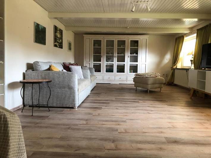 Holiday Home "Großes Reetdachhaus Langenhorn" with Garden, Terrace and Wi-Fi in Langenhorn, Nordfrisland