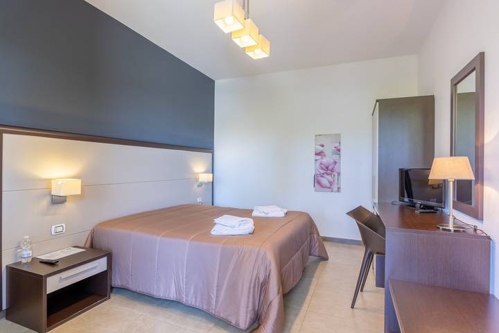 Lustru Room with Mountain View, Wi-Fi, and Air Conditioning in Mazzarino, Caltanissetta provins