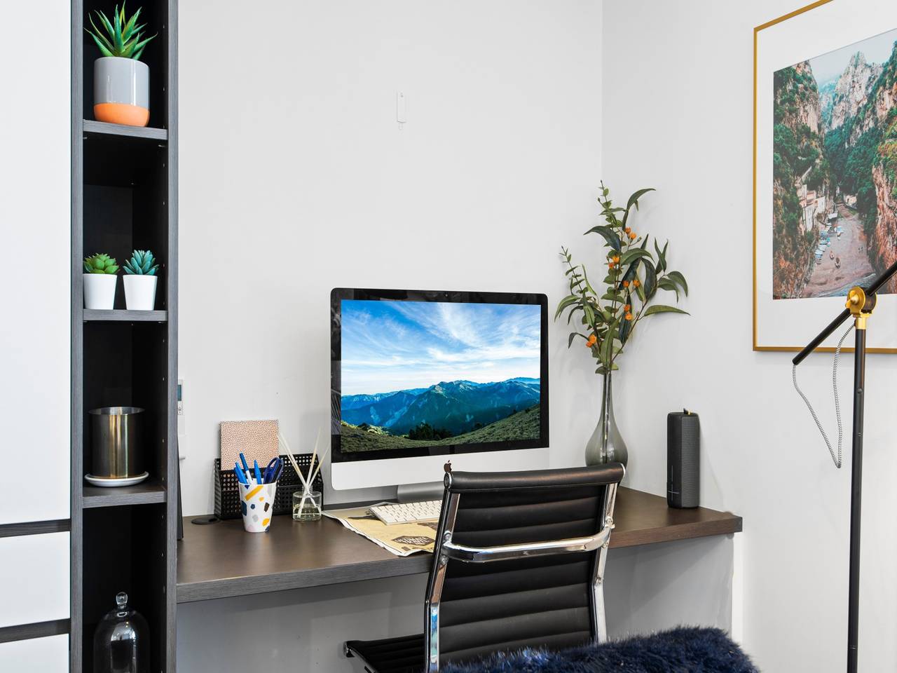 Entire apartment, Chic 1-Bed with Balcony Views and Amenities in South Yarra, Melbourne