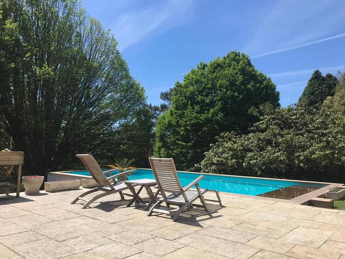 Location de vacances pour 2 personnes, avec jardin ainsi que vue et piscine à Caudan - 4