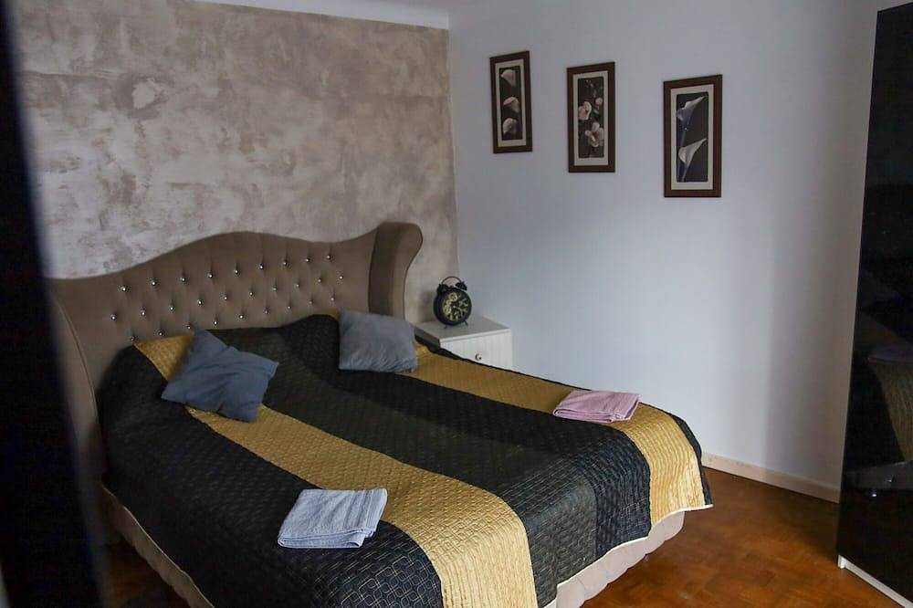 Villa L'Oranaise: Mountain View, Private Terrace & Wi-Fi in Cluses, Bonneville region