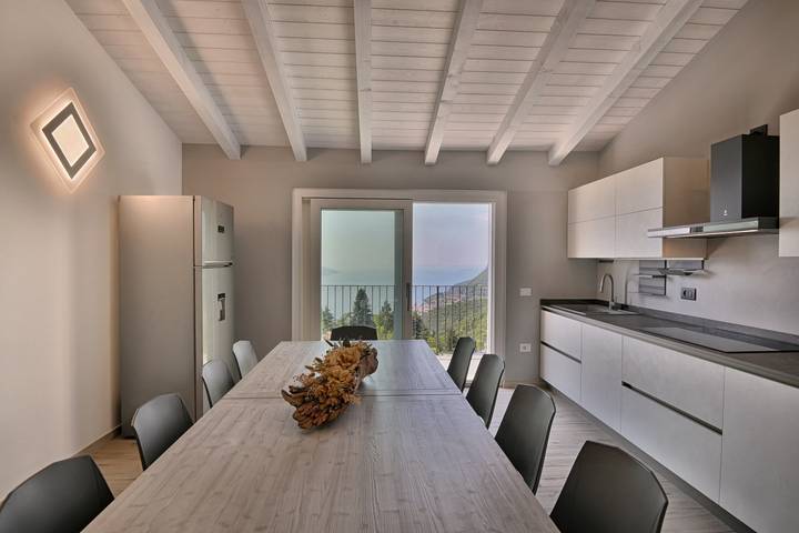 Ferienhaus für 12 Personen, mit Garten und Terrasse sowie Seeblick, mit Haustier in Gardasee-Lombardei - 4