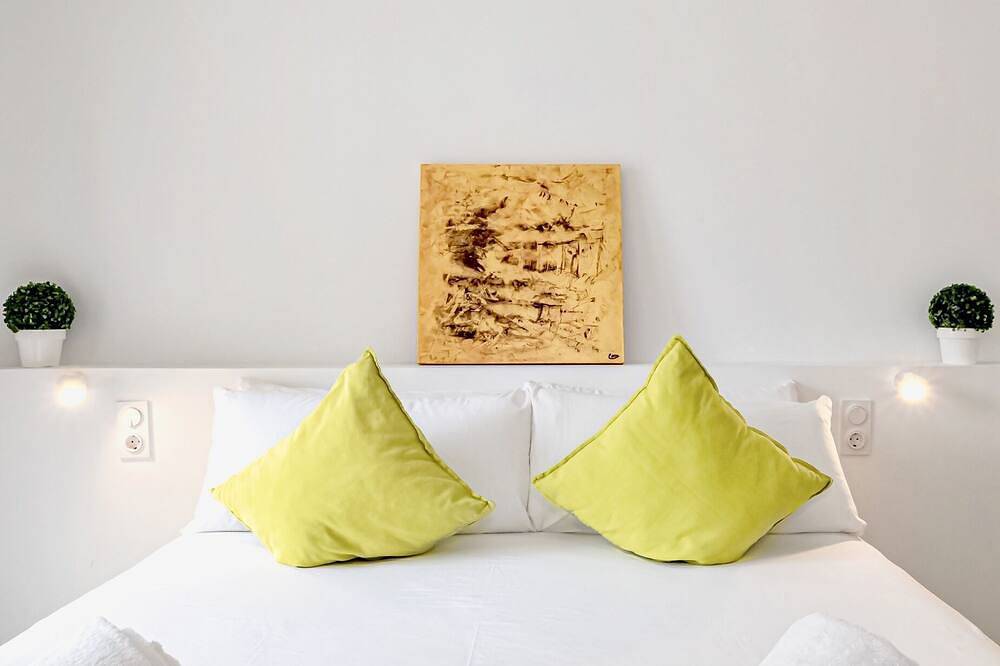 Villa N°15 in the heart of the marina, close to Roses, Costa Brava in Empuriabrava, Upper Empordà
