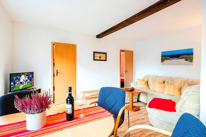 Ferienhaus für 4 Personen, mit Terrasse in Wiek - 2