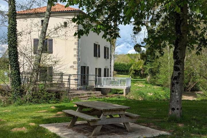 Gîte pour 6 personnes, avec jardin à Saint-Maurice-des-Lions