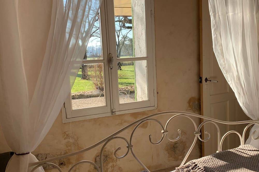 Près d'uzes.Demeure de caractère dans une ancienne bergerie. piscine privée. in Saint-Chaptes, Région de Nîmes