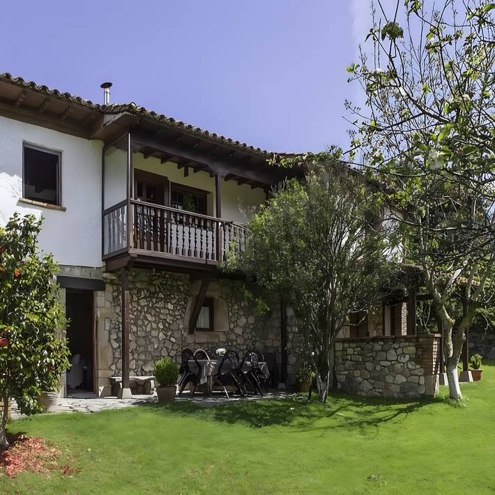 Casa de vacaciones para 10 personas, con balcón y jardín en Andrín
