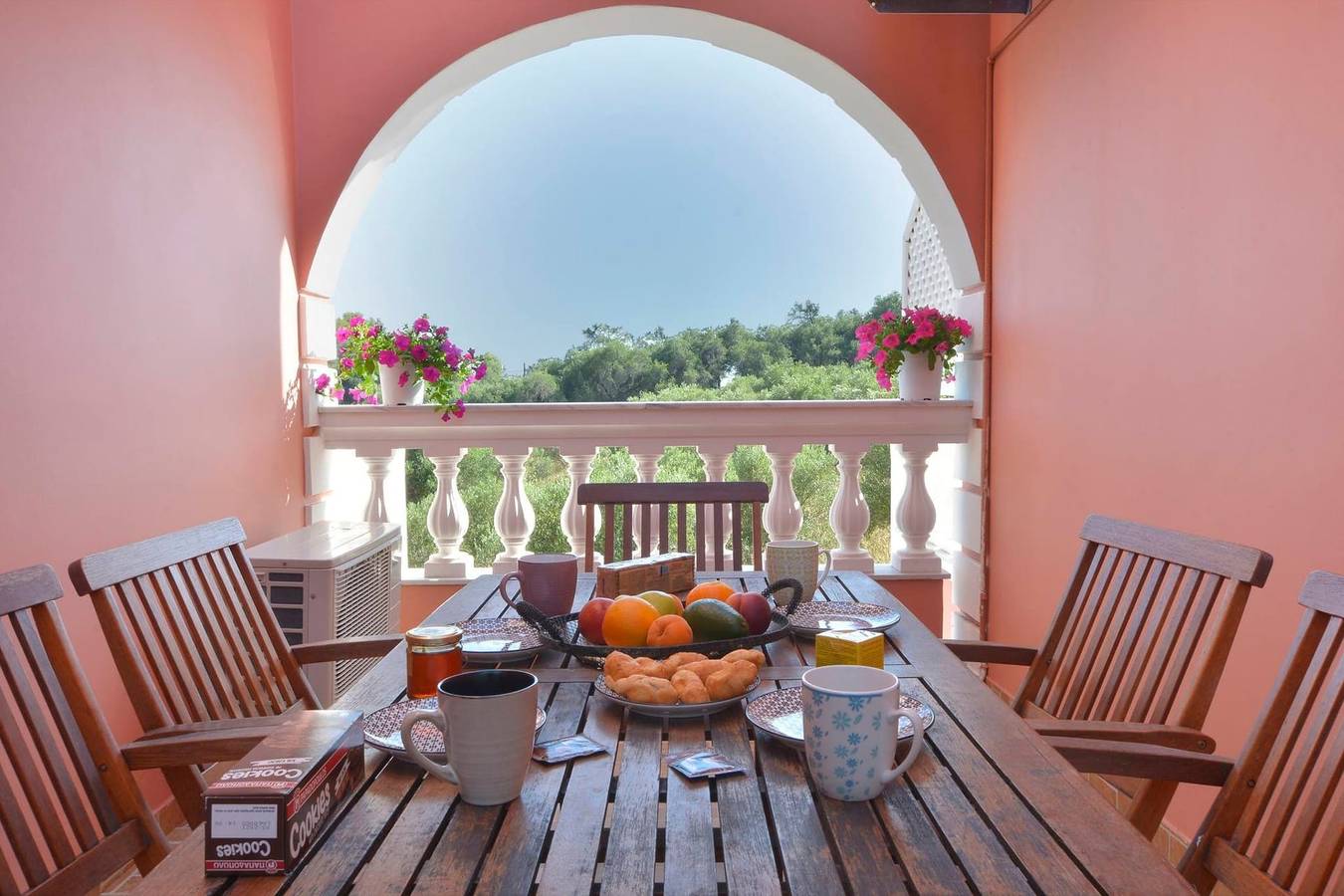 Villa für 8 Personen mit Meerblick in Agios Georgios, Korfu